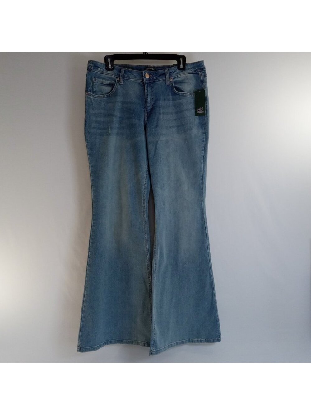 Wild Fable Women's Size 14 Mid-Rise Flare Jeans High Stretch NWT Denim Retro